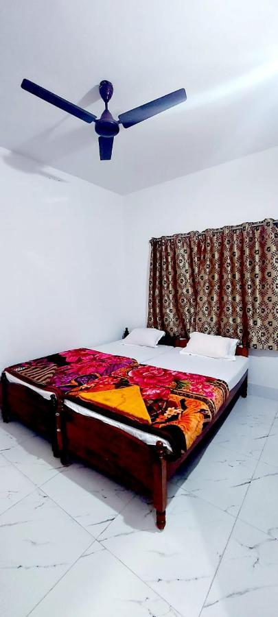 Nilam Guest House ブッダガヤ エクステリア 写真